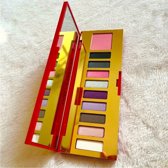 Estee Lauder Pure Color Envy
Sculpting EyeShadew & Cheek Palette -
GLAM NEW - Picture 4 of 7